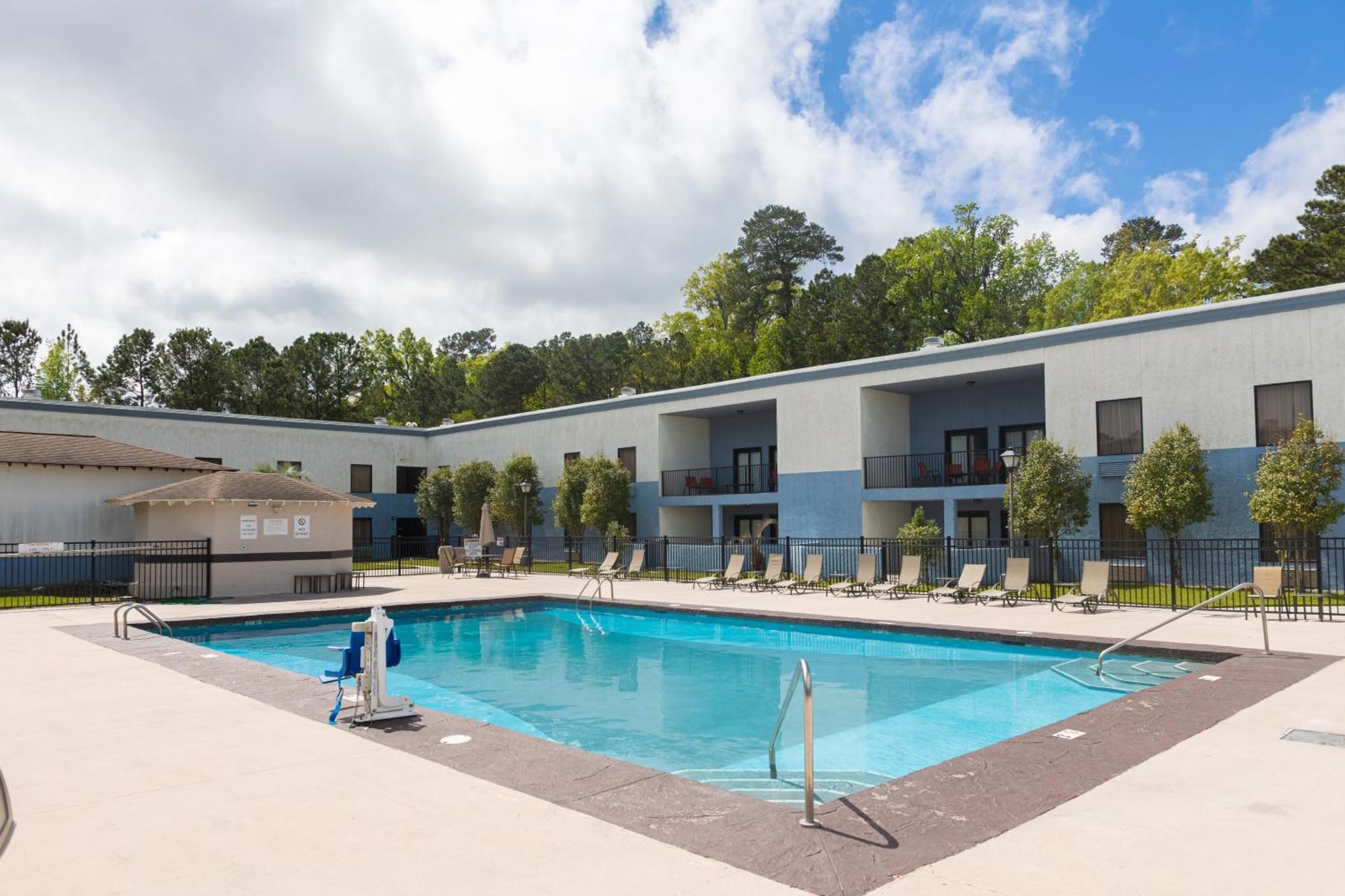 Cottonwood Suites Savannah Hotel & Conference Center Pooler Extérieur photo