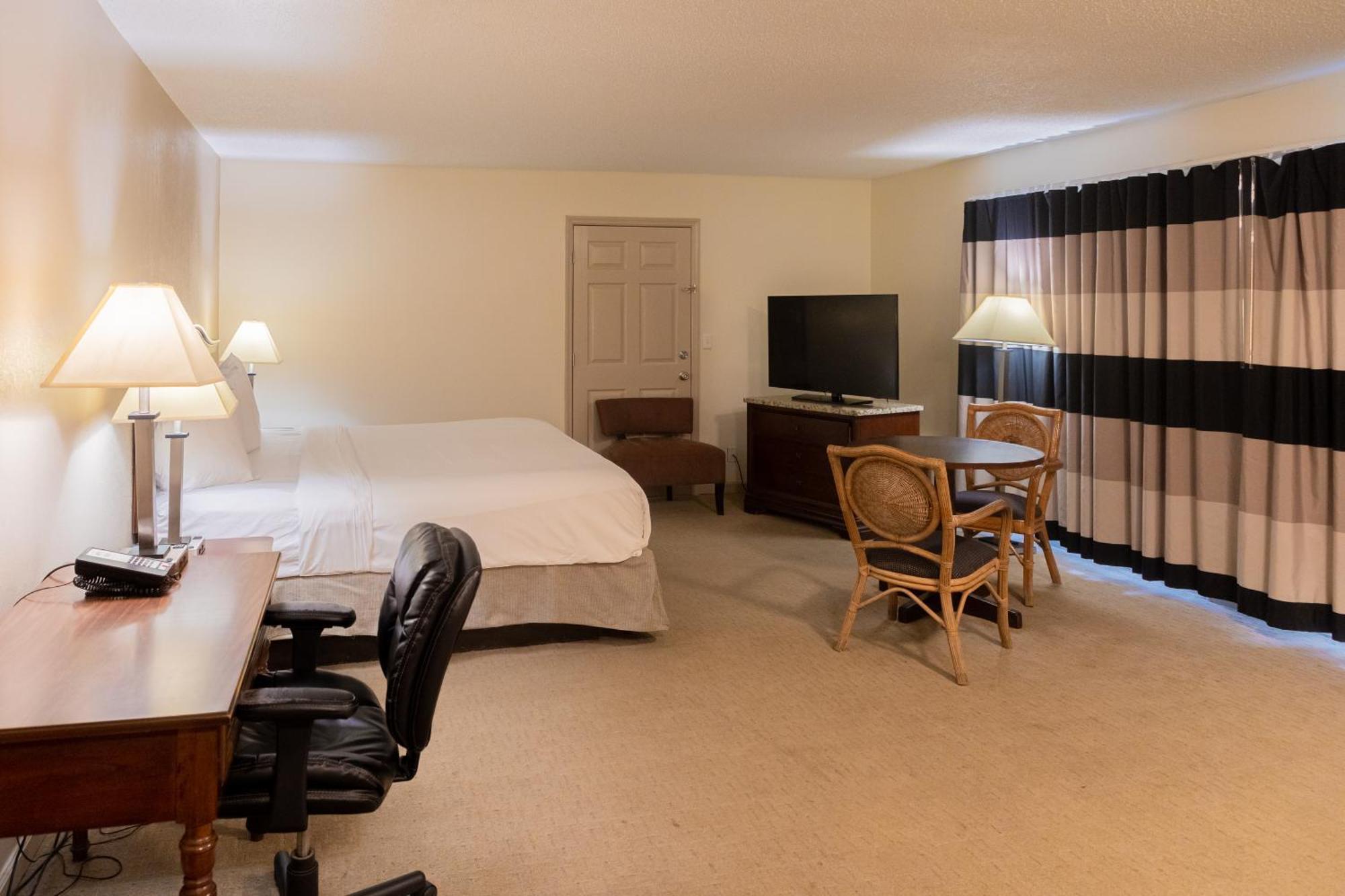 Cottonwood Suites Savannah Hotel & Conference Center Pooler Extérieur photo