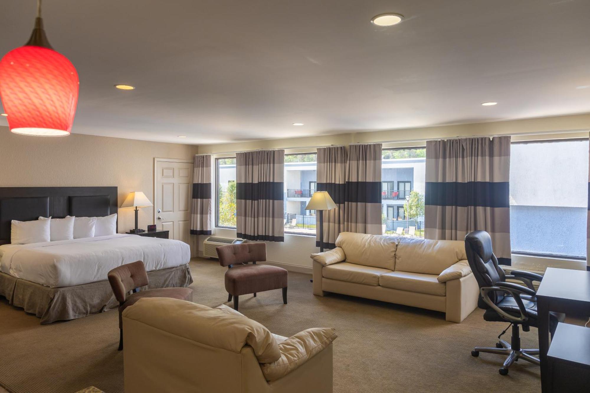 Cottonwood Suites Savannah Hotel & Conference Center Pooler Extérieur photo