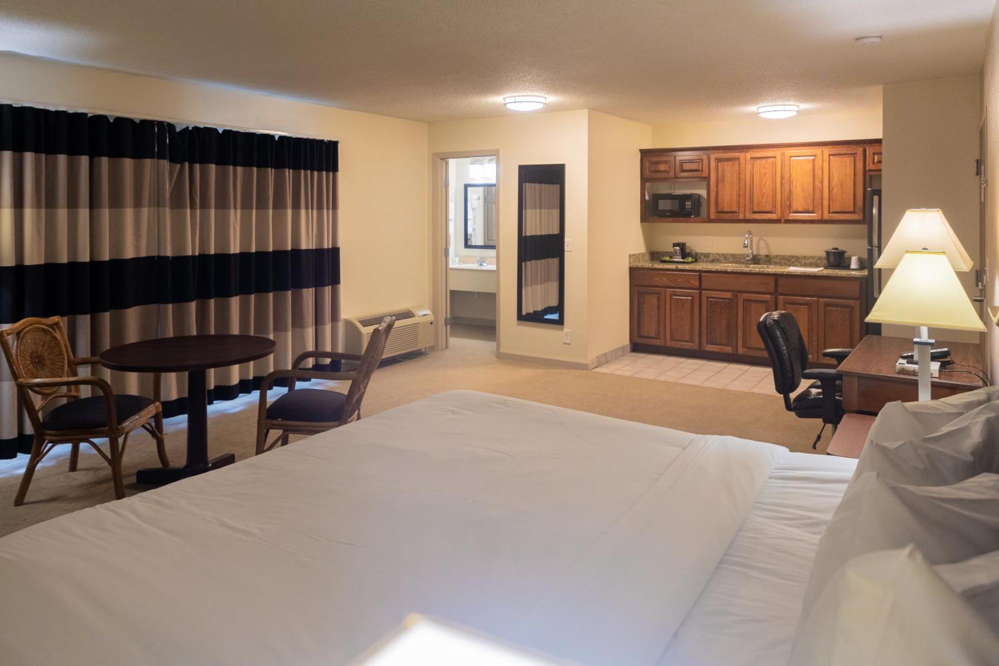 Cottonwood Suites Savannah Hotel & Conference Center Pooler Extérieur photo